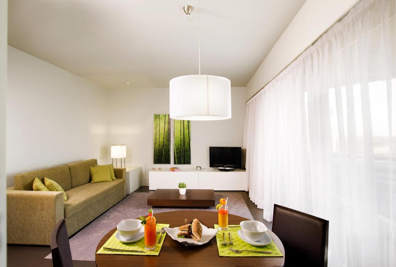 One-Bedroom Apartment,1405462640:JPEG