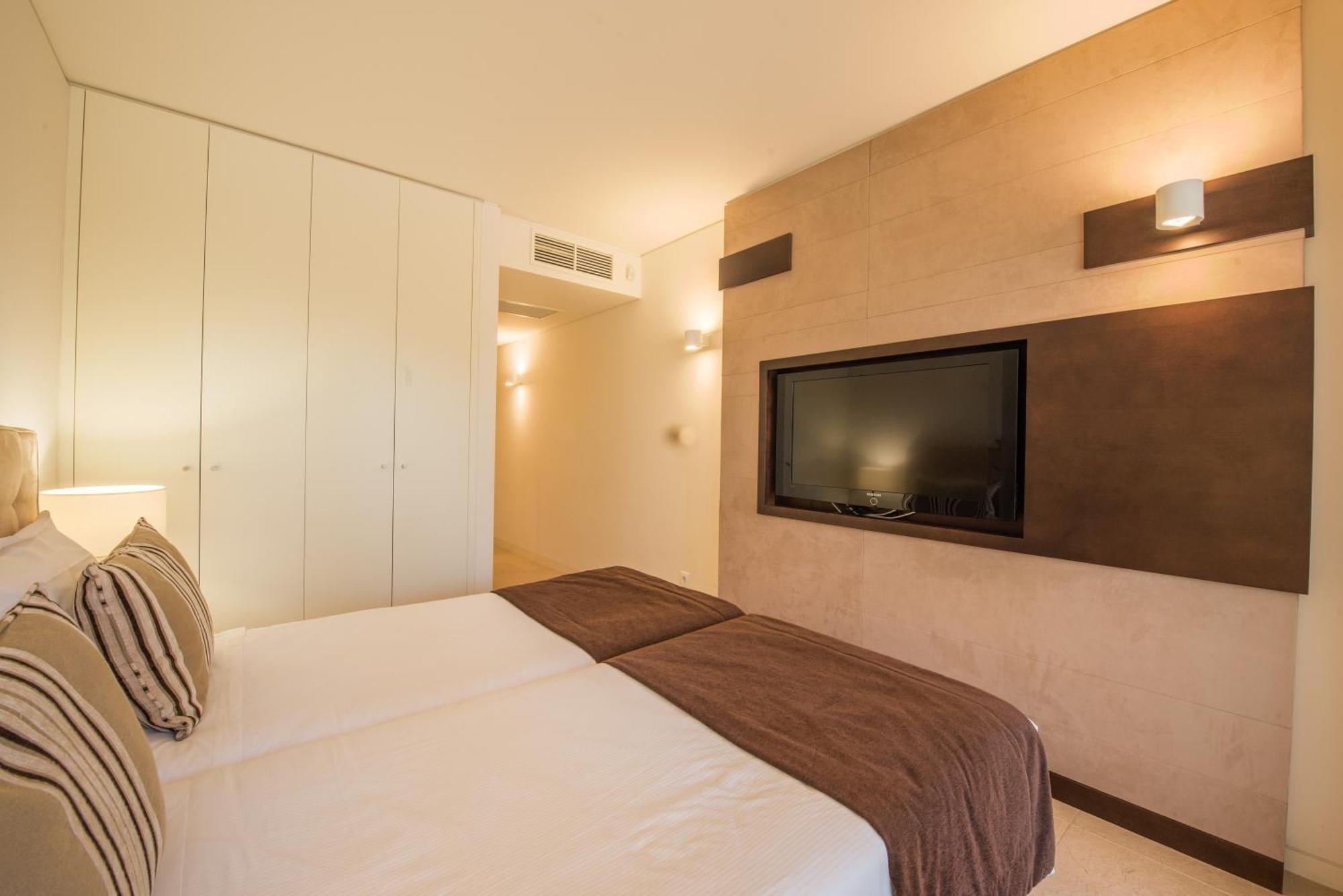 Three-Bedroom Apartment,1433083687:JPEG