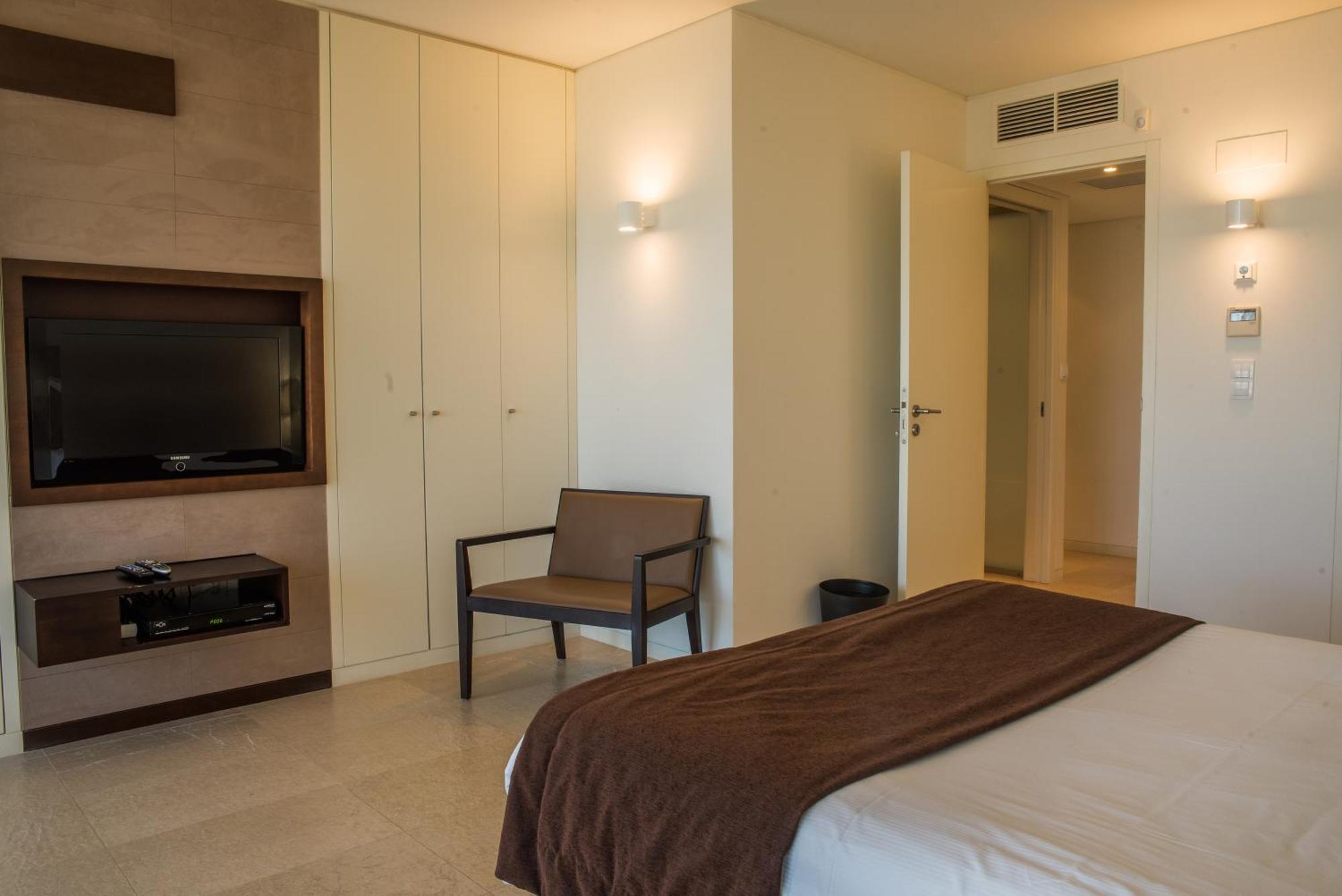 Two-Bedroom Apartment,1433083144:JPEG