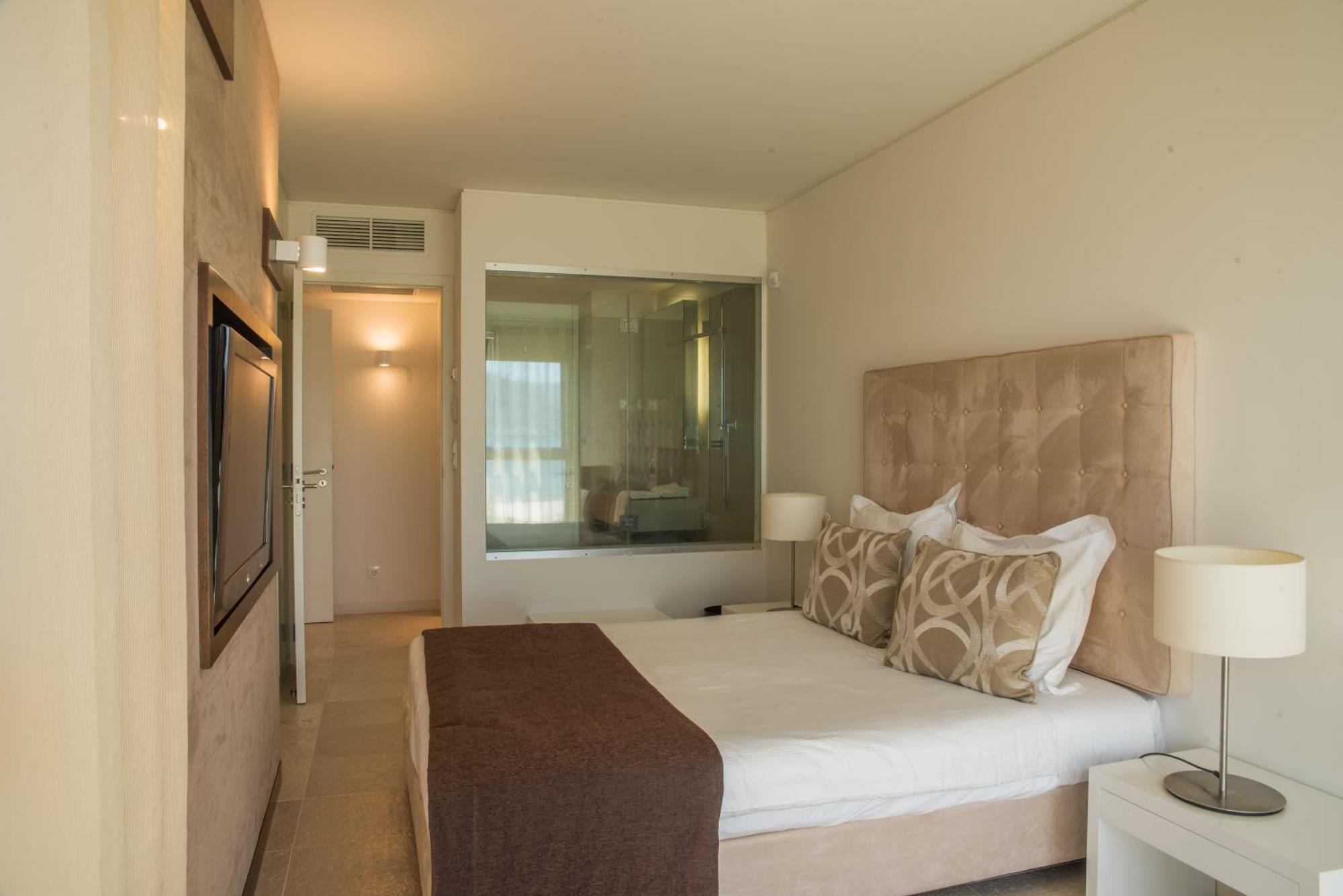 One-Bedroom Apartment,989782378:JPEG
